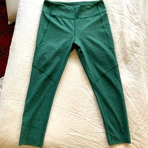 Outdoor Voices 3/4 Warm-Up Leggings | Green | L